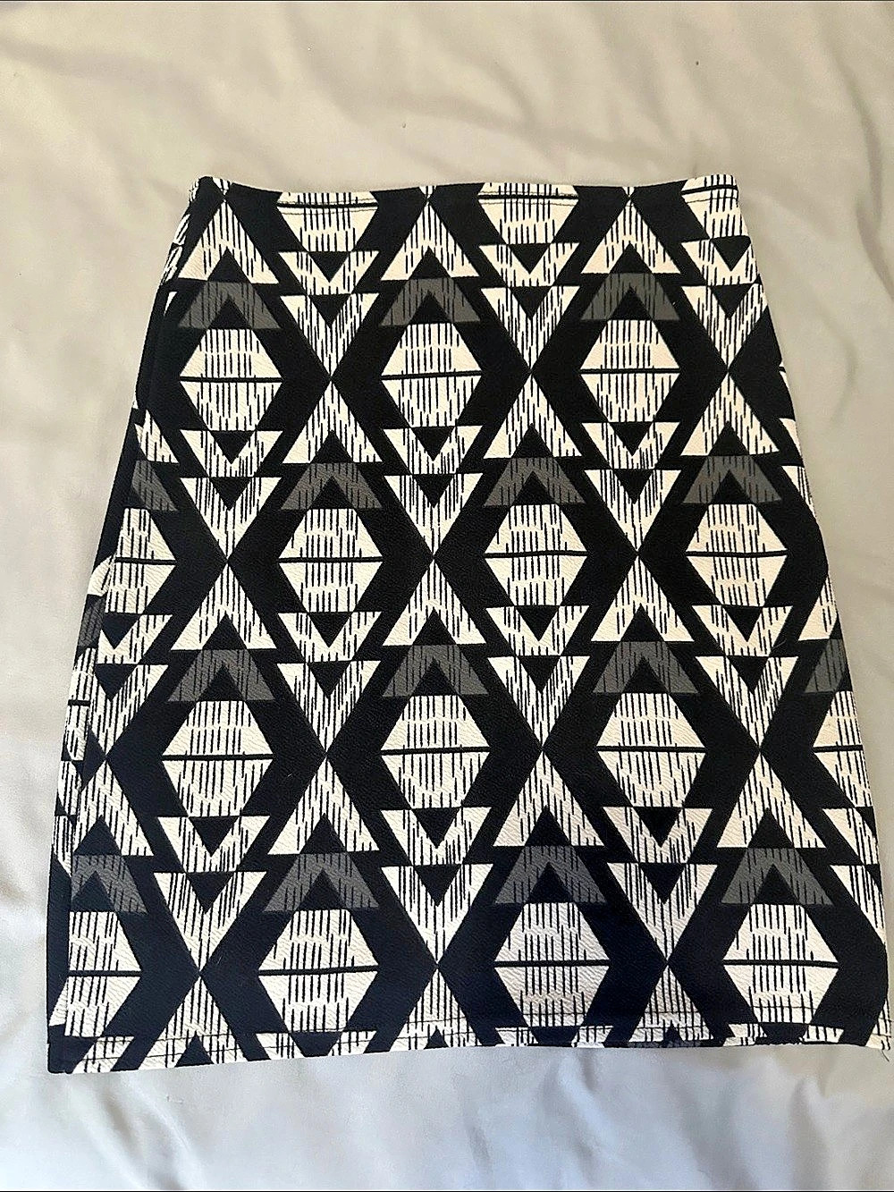 emk clothing Geometric Mini Skirt in Black & White Size Small Like New